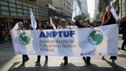   Trabajadores de Fonasa marcharon por acuerdos incumplidos 