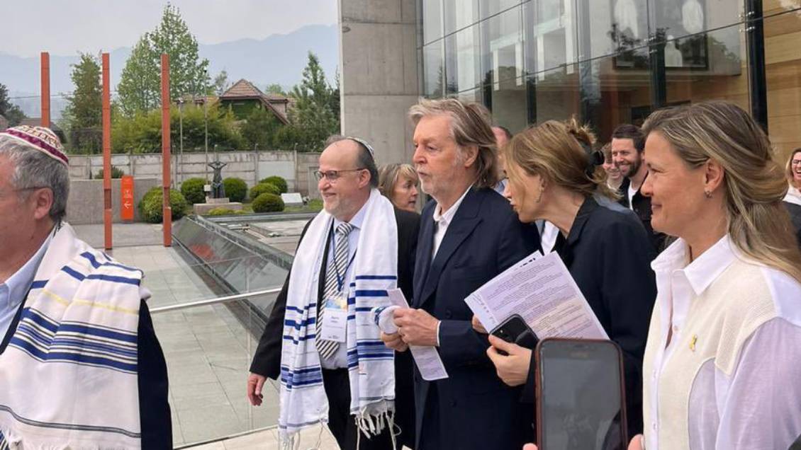 Paul McCartney visitó sinagoga de Santiago por Yom Kipur Paul McCartney visitó sinagoga de Santiago por Yom Kipur