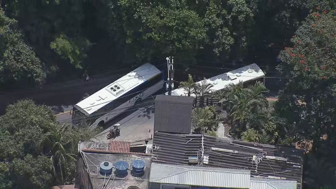Río de Janeiro: Delincuentes secuestraron buses para evadir operativo policial Río de Janeiro: Delincuentes secuestraron buses para evadir operativo policial