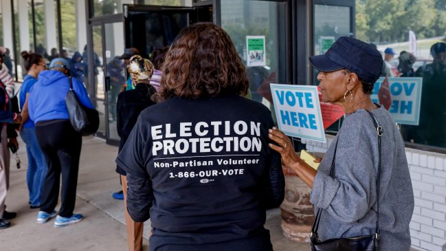 Más de 300 mil personas llegaron en el primer día de voto anticipado en Georgia