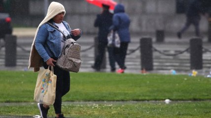   La lluvia rehúsa despedirse de Santiago 