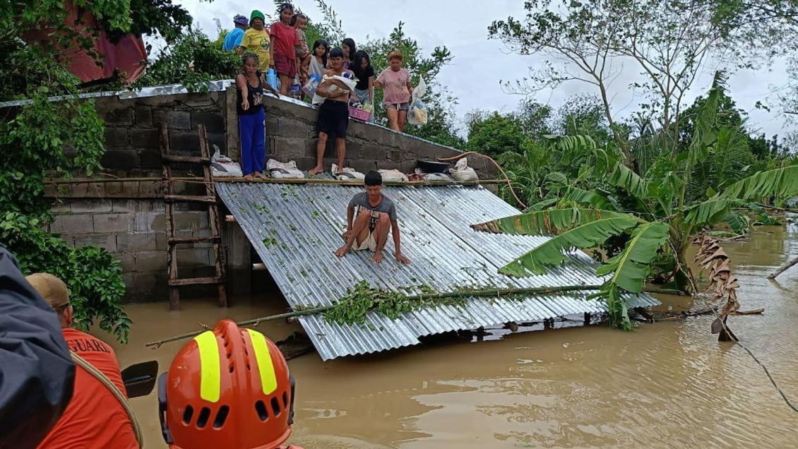 Al menos tres muertos y un millón de afectados por la tormenta Trami en Filipinas
