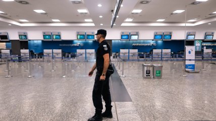   Caos en Buenos Aires por la huelga del transporte aéreo, trenes, metro y taxis 