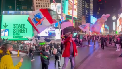   [VIDEO] Hinchas de Colo Colo festejaron el campeonato en Times Square 