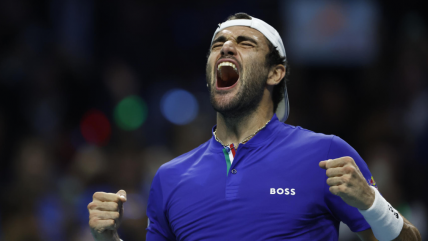   Italia golpeó primero con Berrettini y quedó a un paso de obtener la Copa Davis 