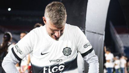   Olimpia recibió el trofeo del Clausura paraguayo con Martín Palermo a la cabeza 