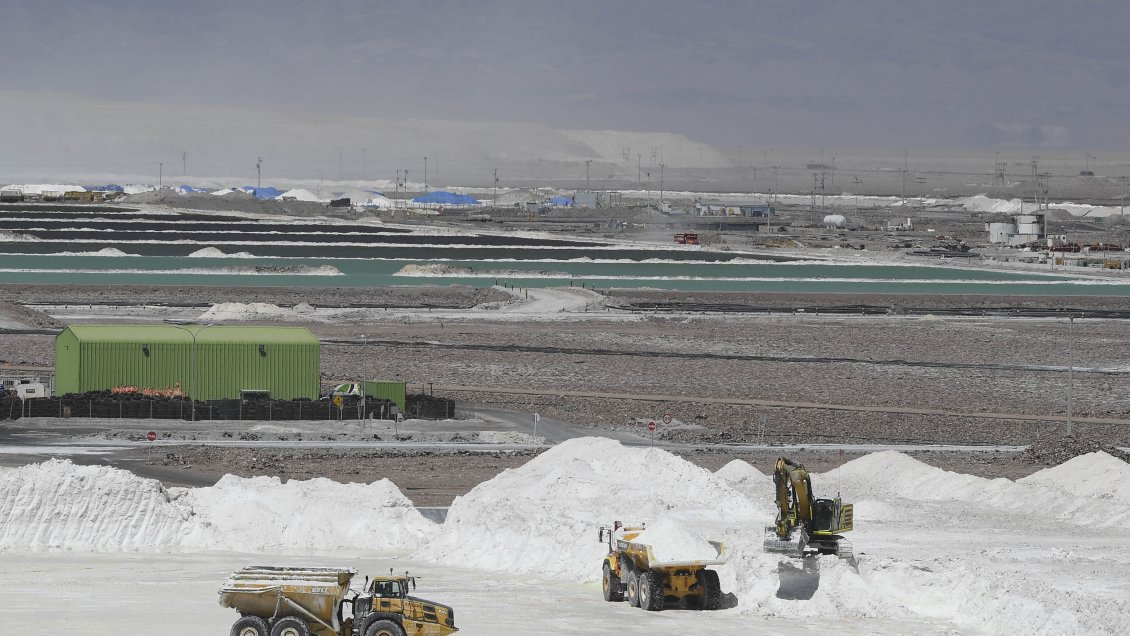 Bolivia firmó contrato con empresa china 