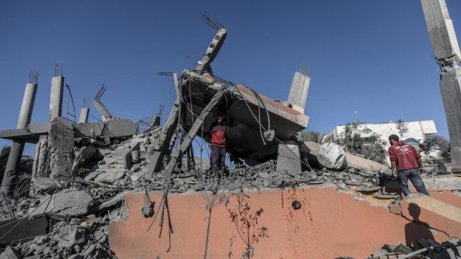 Bombardeo israelí en el centro de Gaza dejó al menos 20 muertos