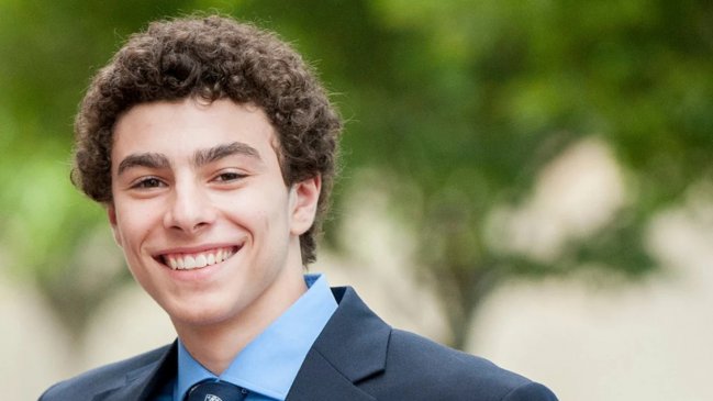 Sospechoso de matar a CEO de aseguradora es acusado de delitos de armas y falsificación