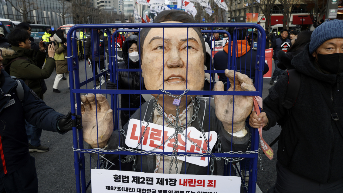 Presidente de Corea del Sur se quedó solo tras defender de nuevo su ley marcial