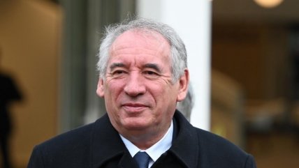   Macron nombra al centrista François Bayrou como nuevo primer ministro 