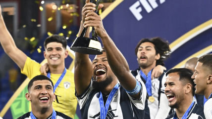   Pachuca celebró con la Copa Challenger tras batir a Al Ahly en las semis de la Intercontinental 