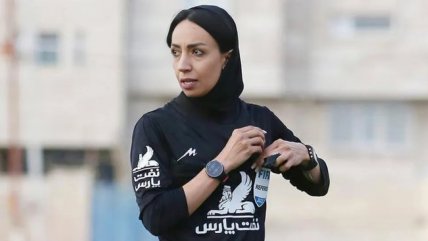   Árbitra iraní dejó su país ante amenazas por ser designada para un partido masculino 