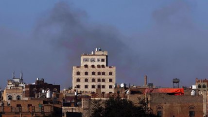   Israel bombardeó Yemen y prometió más ataques, mientras hutíes callan sobre represalias 