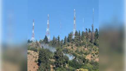   Incendio afecta ladera sur del Cerro San Cristóbal 