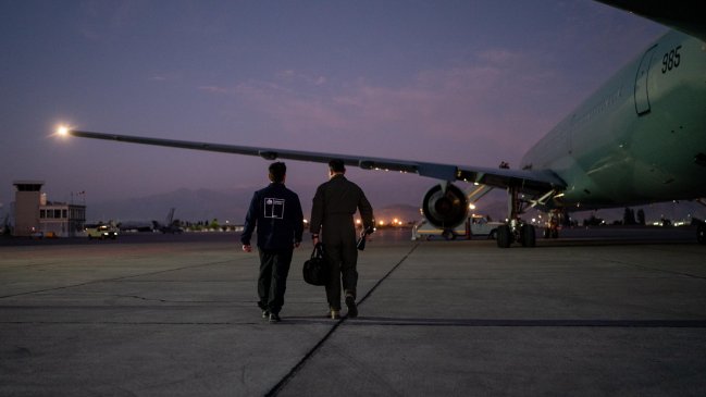 Presidente Boric inició viaje al Polo Sur: 