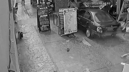   Borracho al volante embistió terrazas de paseo peatonal en Iquique 