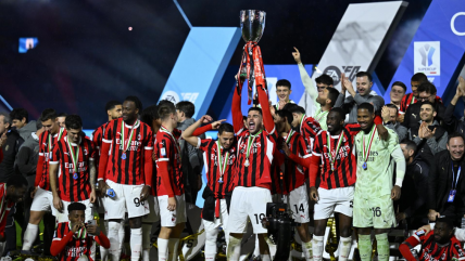   AC Milan levantó la Supercopa de Italia tras ganar el clásico contra Inter 
