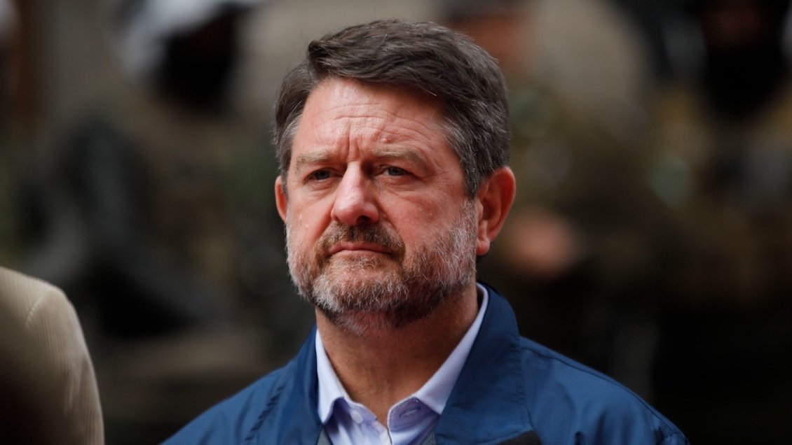 Orrego solicitó autorizar el uso de pistolas taser en Carabineros