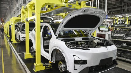   Producción y venta de automóviles de China alcanzan nuevos hitos en 2024 