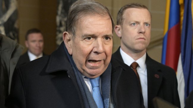 Edmundo González abandonó República Dominicana con destino desconocido