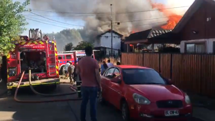   Incendio en Temuco consumió cuatro casas y dejó un herido 