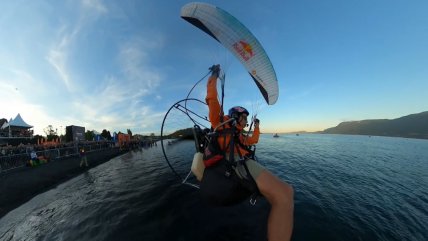   [VIDEO] El espectacular vuelo del parapentista Víctor Carrera antes del Ironman de Pucón 