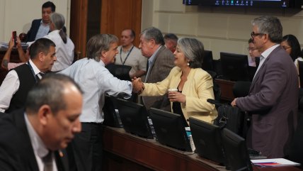   Senadores continúan revisión de indicaciones de la reforma previsional en Santiago 