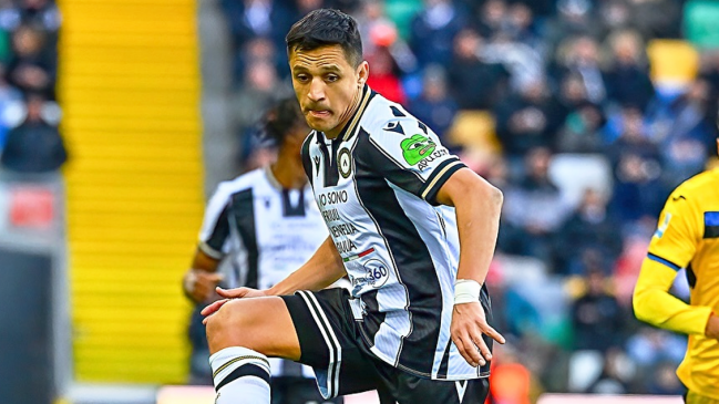 Alexis Sánchez fue titular en la dura caída de Udinese ante Como