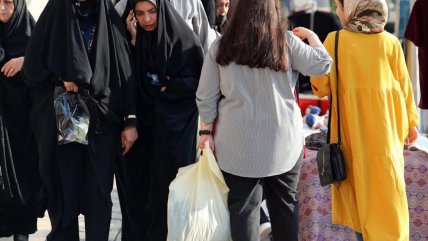  Gobierno iraní decidió no penalizar a mujeres sin velo en las calles  