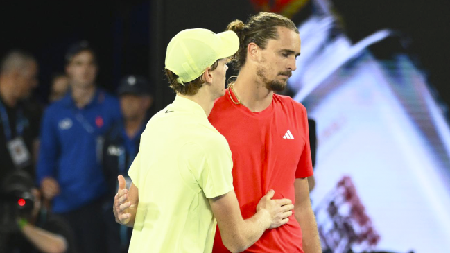 El elogio de Sinner a Zverev: Sabemos que puedes levantar un trofeo así muy pronto