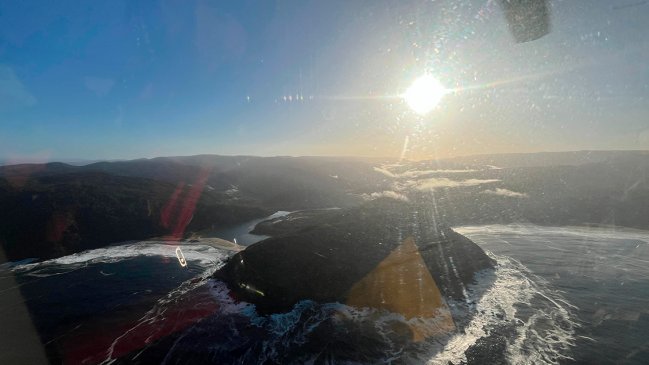 Encontraron la embarcación que naufragó en San Juan de la Costa