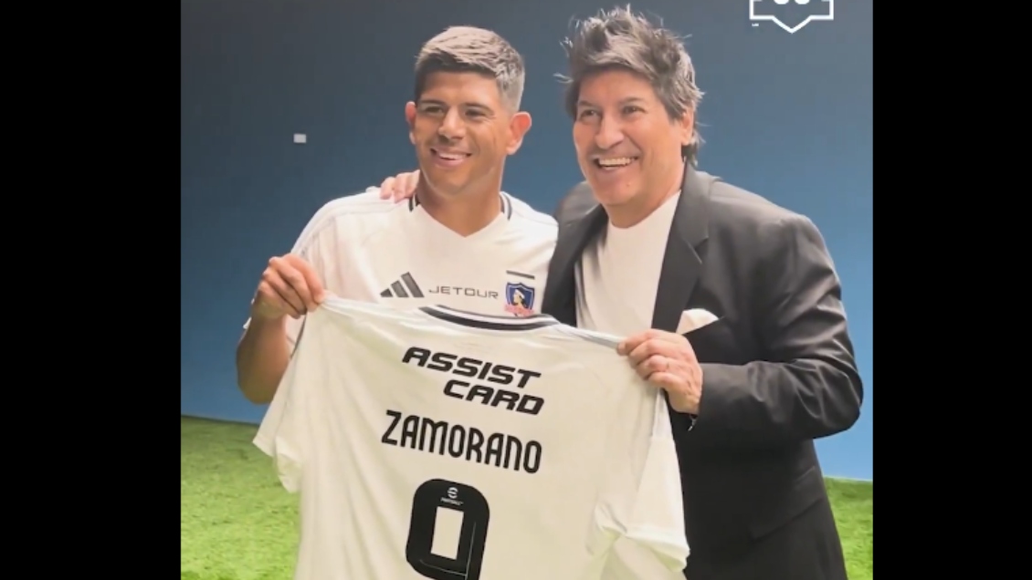 [VIDEO] Esteban Pavez le regaló el nuevo modelo de camiseta de Colo Colo a Iván Zamorano