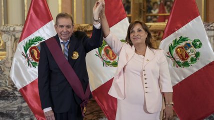  Dina Boluarte dio a Edmundo González la máxima condecoración peruana  