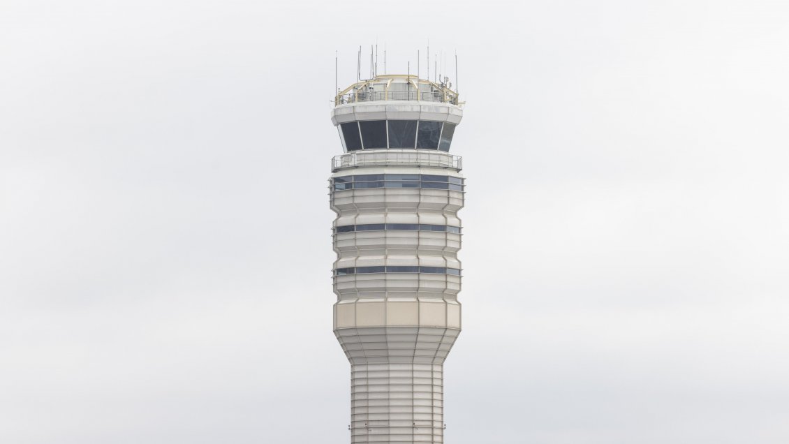 ¿Por que sólo había un controlador al momento de la tragedia aérea en Washington?