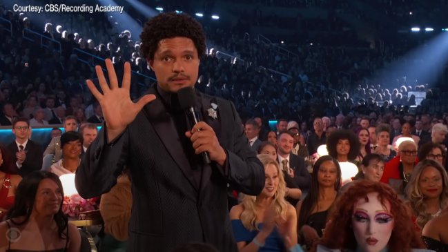 Trevor Noah se llena de críticas por bromas contra Shakira y los inmigrantes en los Grammy 2025