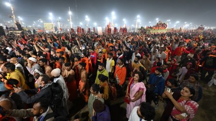   Más de 18 millones de fieles visitan Kumbh Mela entre aumento de seguridad tras fatal estampida 