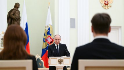  Humor ruso: Putin preguntó a una científica si las vacas podrán ir a Marte y volver  