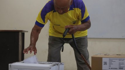   Cierran las urnas e inicia el conteo de votos en las elecciones en Ecuador 