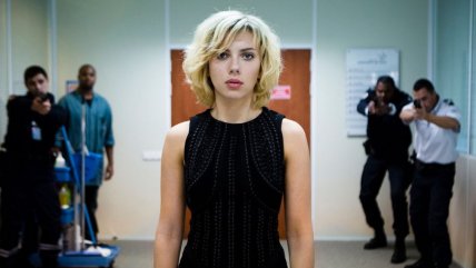   Scarlett Johansson llama a legislar el uso de IA tras la difusión de un video falso contra Kanye West 