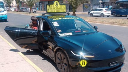   Captan a un Tesla operando como colectivo en Quillota: Cuesta más de $39 millones 