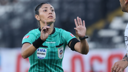   Dione Rissios fue la primera mujer en arbitrar al equipo masculino de Colo Colo 