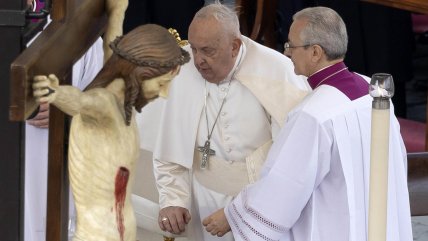   El papa fue ingresado al hospital 