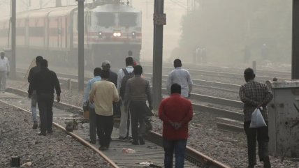  Al menos 15 muertos dejó estampida en estación de tren de Nueva Delhi  