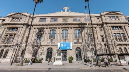  Guardia de la PUC fue apuñalado a un costado de la Casa Central  