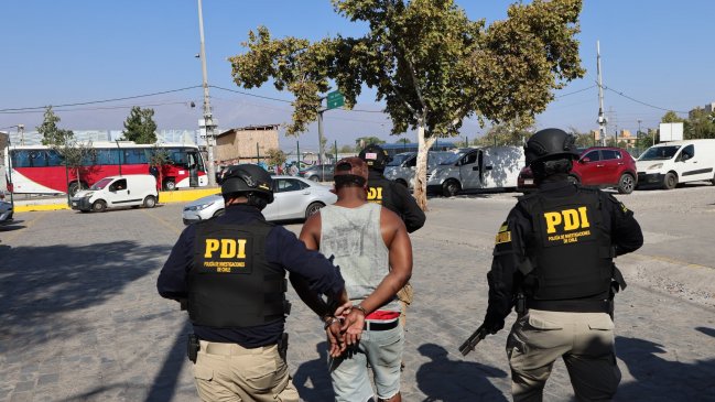 Masivo operativo en galpones del persa Biobío: Más de veinte detenidos