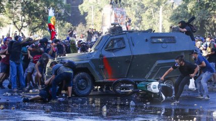   18-O: Carabinero que aplastó a joven entre dos 