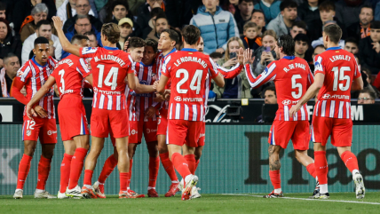   Julián Alvarez lideró victoria que dejó a Atlético de Madrid como puntero de la liga española 