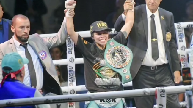 Daniela “Leona” Asenjo retuvo su título mundial ante Tania García