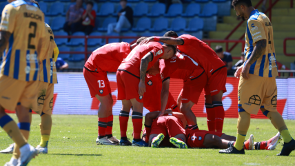   Huachipato vapuleó a un frágil Everton para su primer triunfo en la Liga 